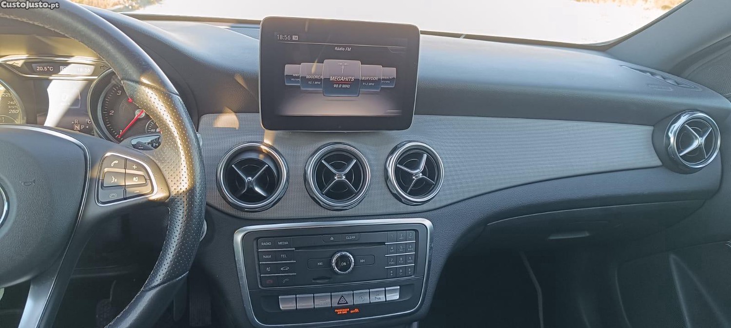 Mercedes-Benz GLA 180 180 D — fotografia 8