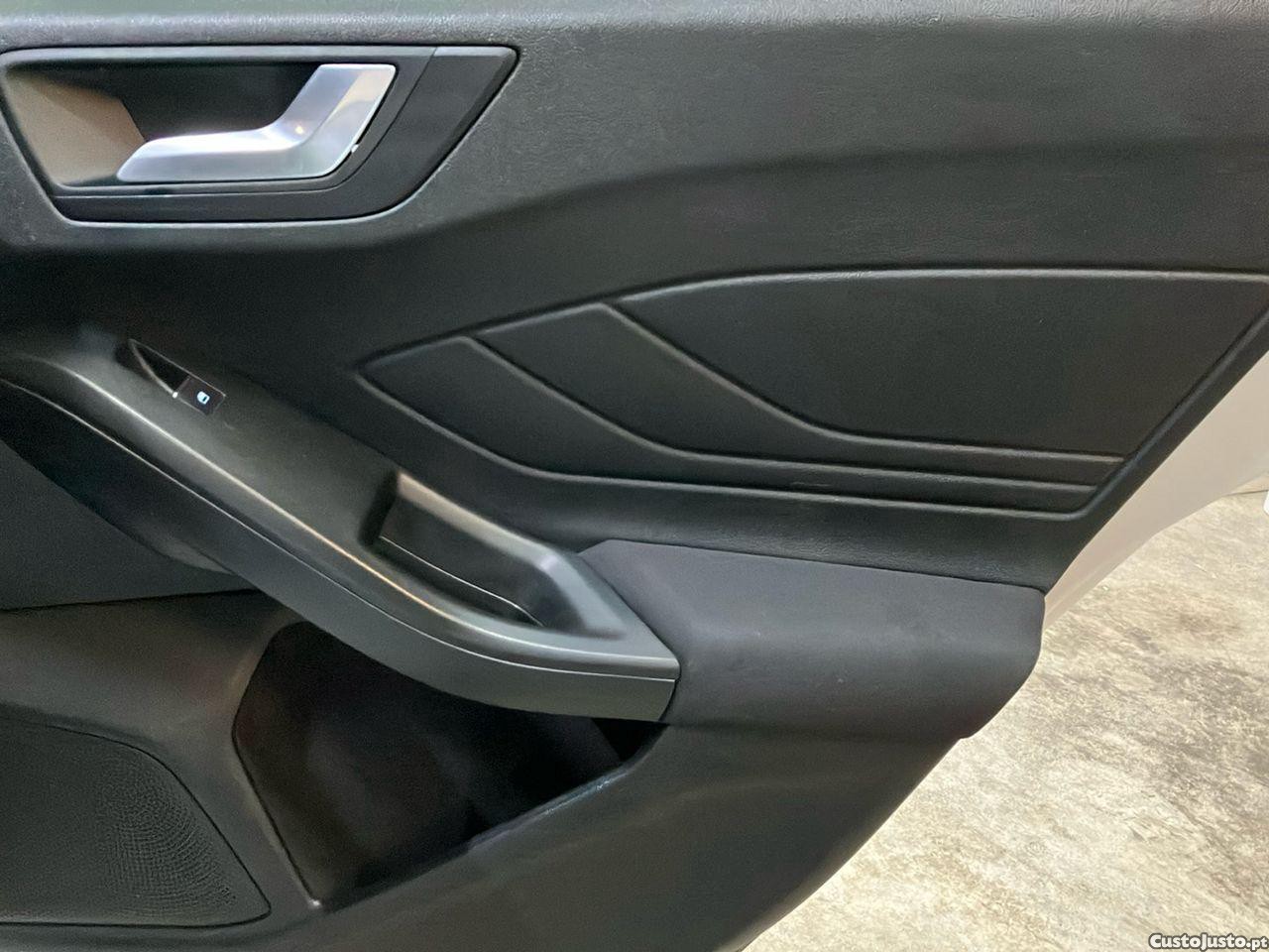 Ford Focus SW 1.0 EcoBoost ST-Line Aut. — fotografia 4