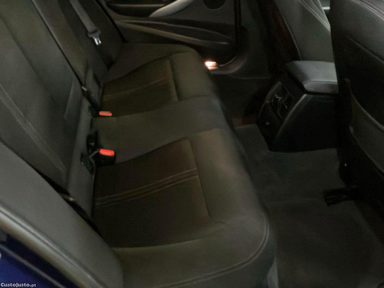 BMW 318 d Line Sport Auto Touring — fotografia 7