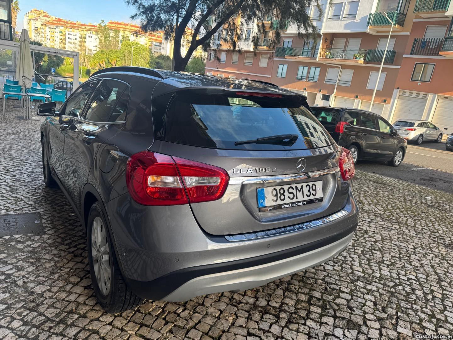 Mercedes-Benz GLA 180 d — fotografia 7
