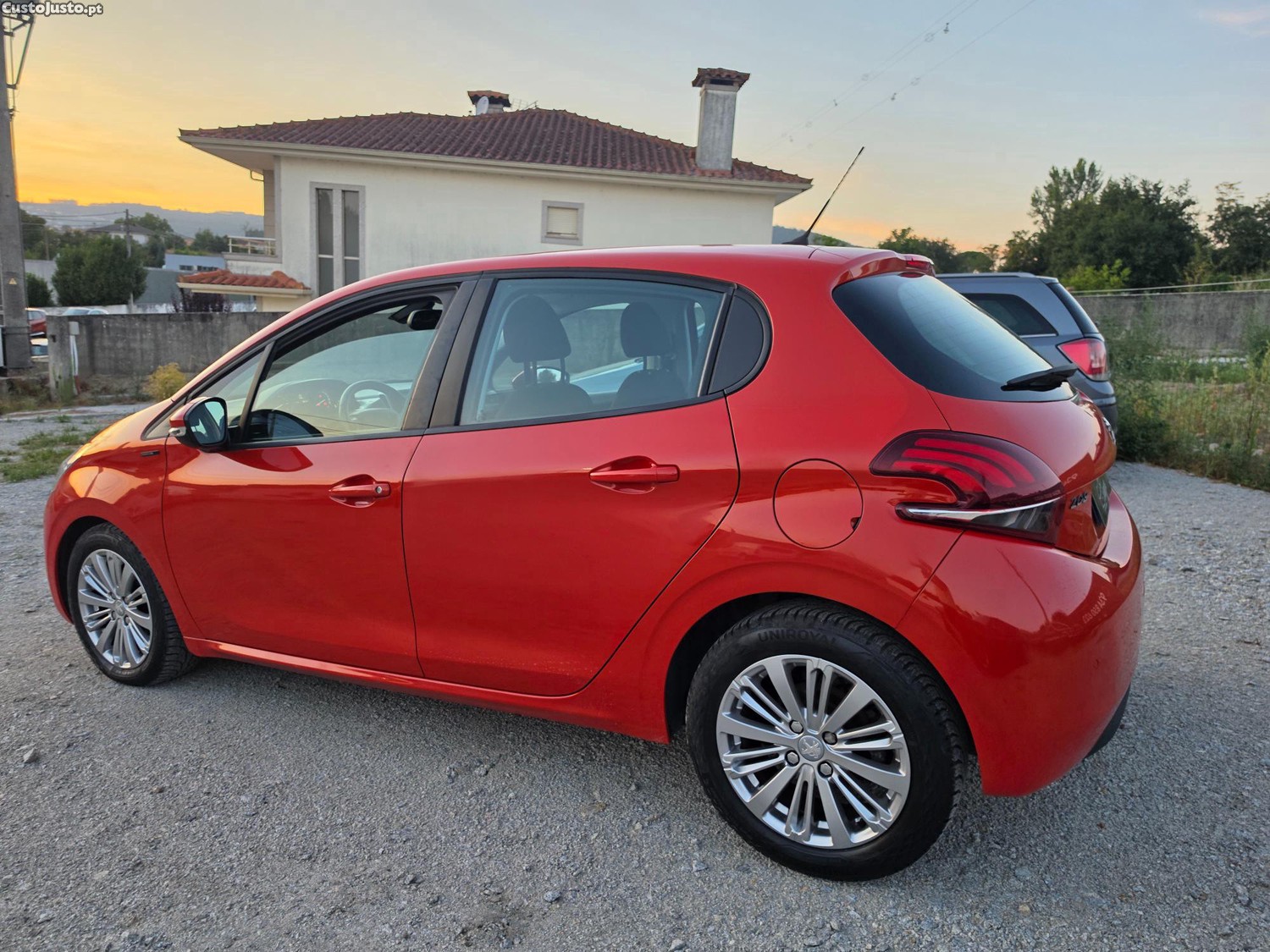 Peugeot 208 1.2 signature 110CVcomo novo — fotografia 9
