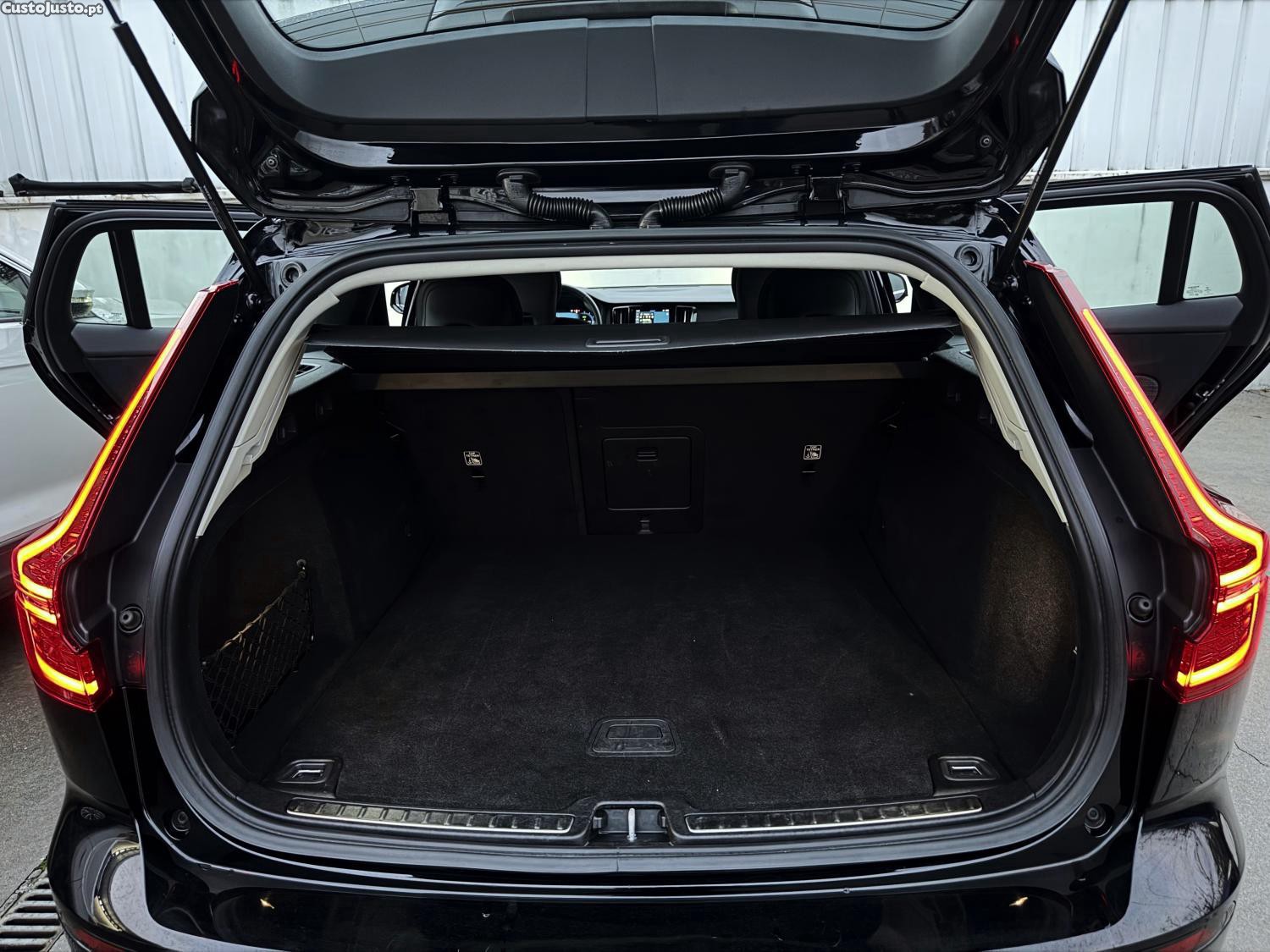 Volvo V60 2.0 T6 AWD TE Essent — fotografia 2