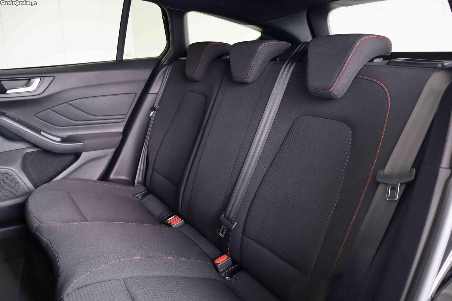 Ford Focus SW 1.0 EcoBoost MHEV ST-Line — fotografia 6