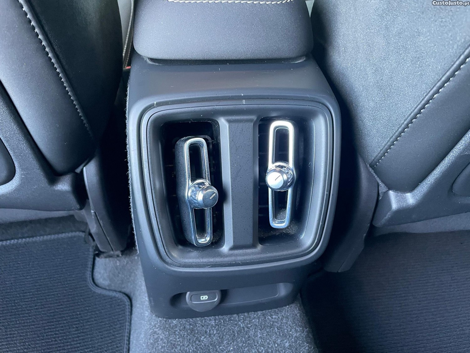 Volvo XC 40 Recharge Plus — fotografia 8
