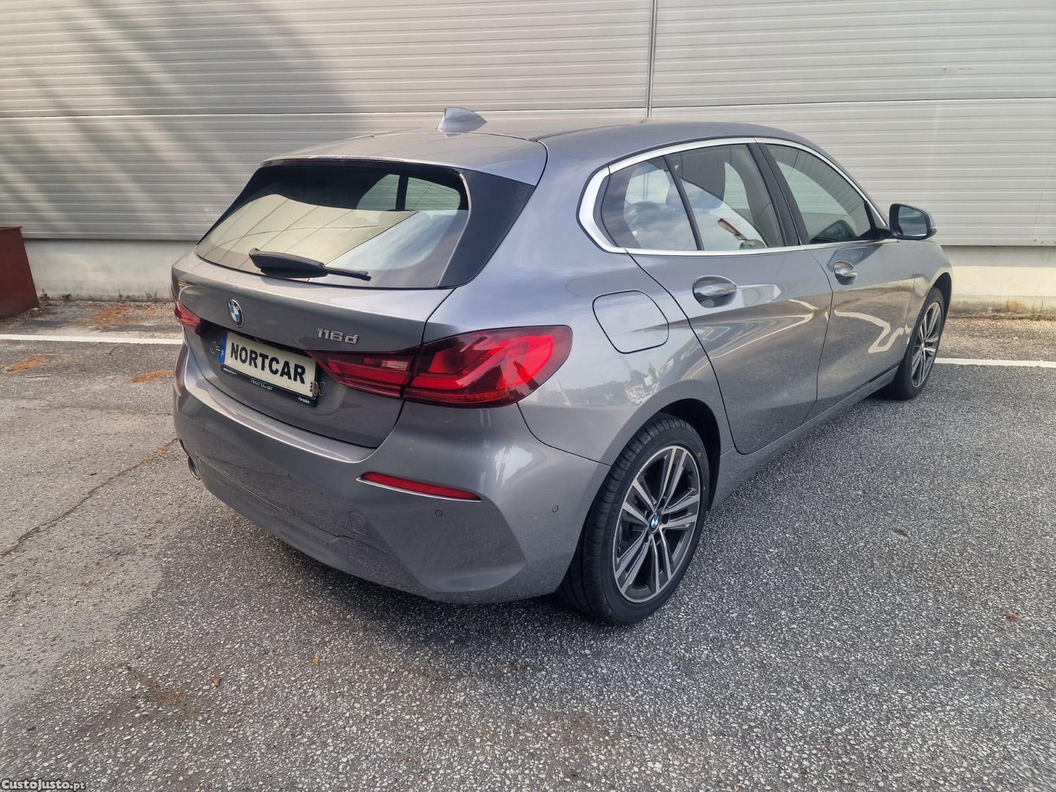 BMW 116 Corporate Edition Auto — fotografia 9