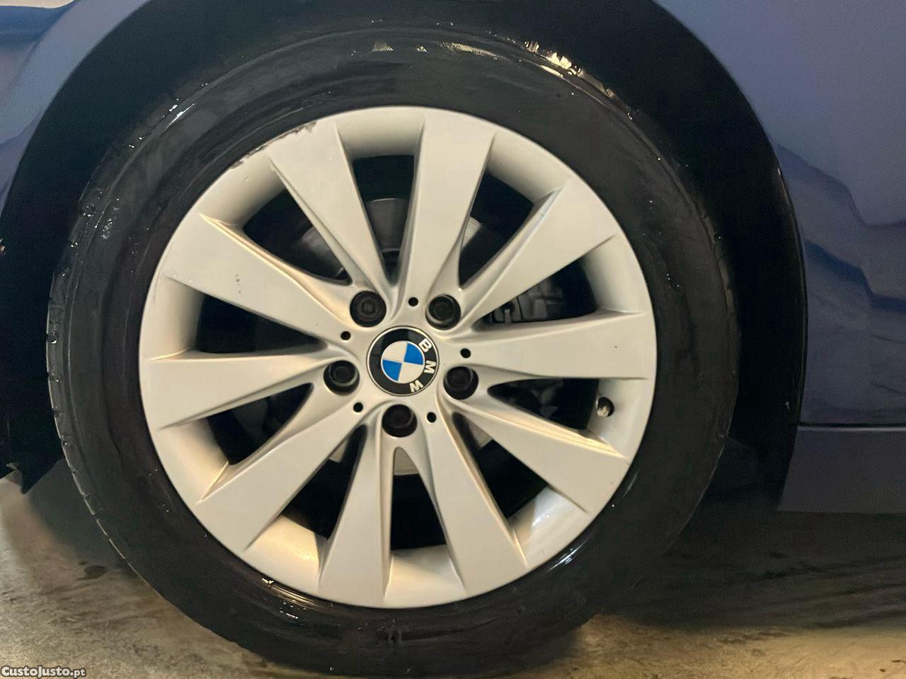 BMW 318 d Line Sport Auto Touring — fotografia 17