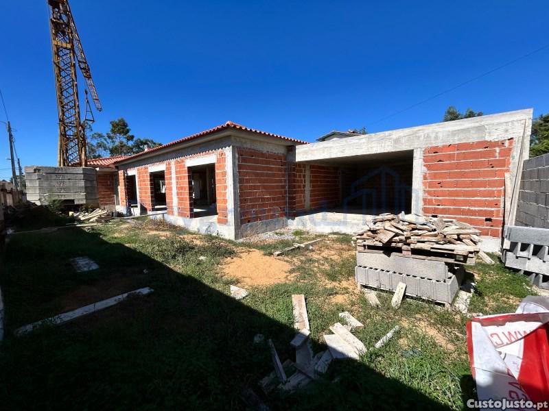 Moradia T3 Em Construção Com Piscina E Jardim,...