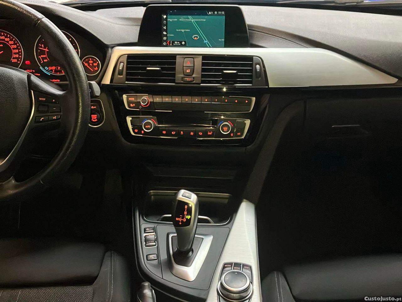 BMW 318 d Line Sport Auto Touring — fotografia 16