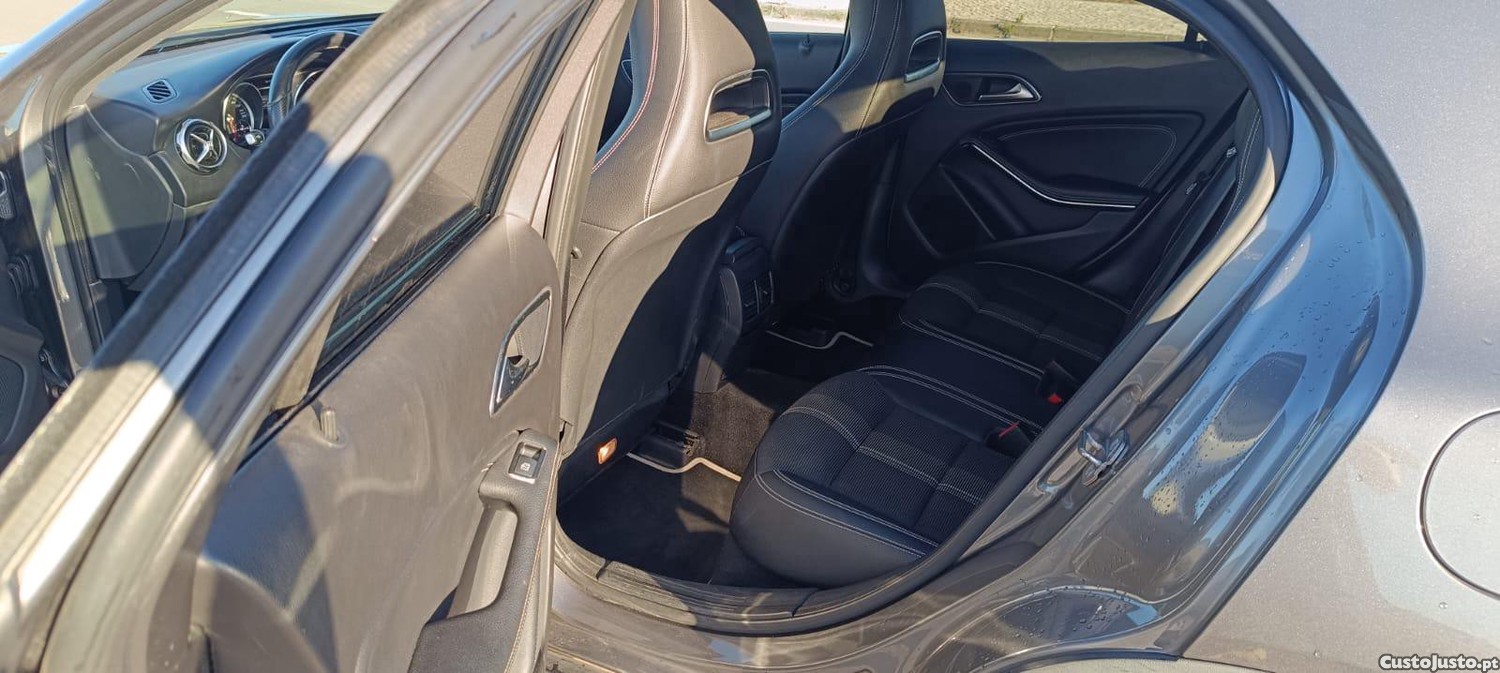 Mercedes-Benz GLA 180 180 D — fotografia 3