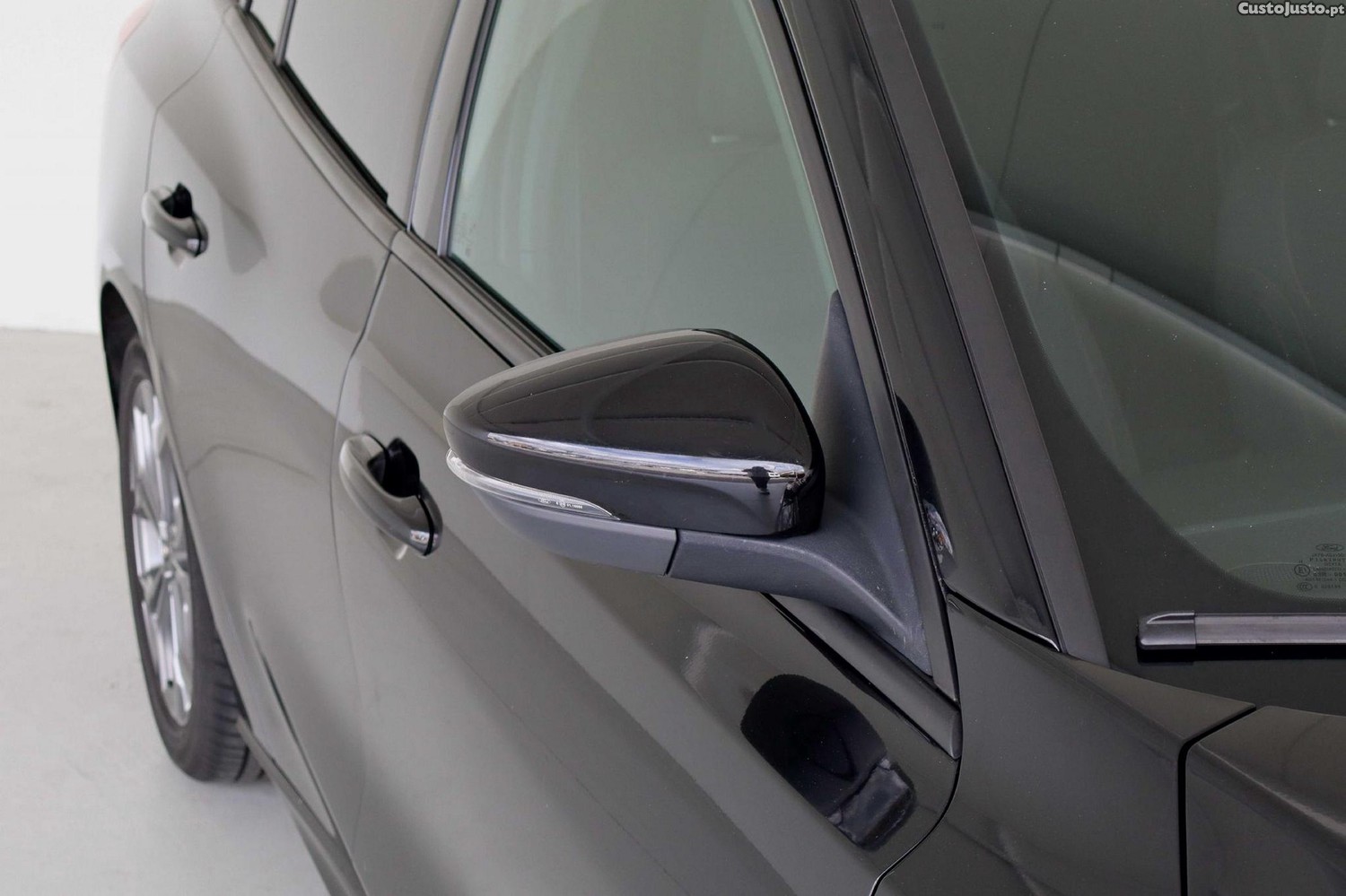 Ford Focus SW 1.0 EcoBoost MHEV ST-Line — fotografia 27