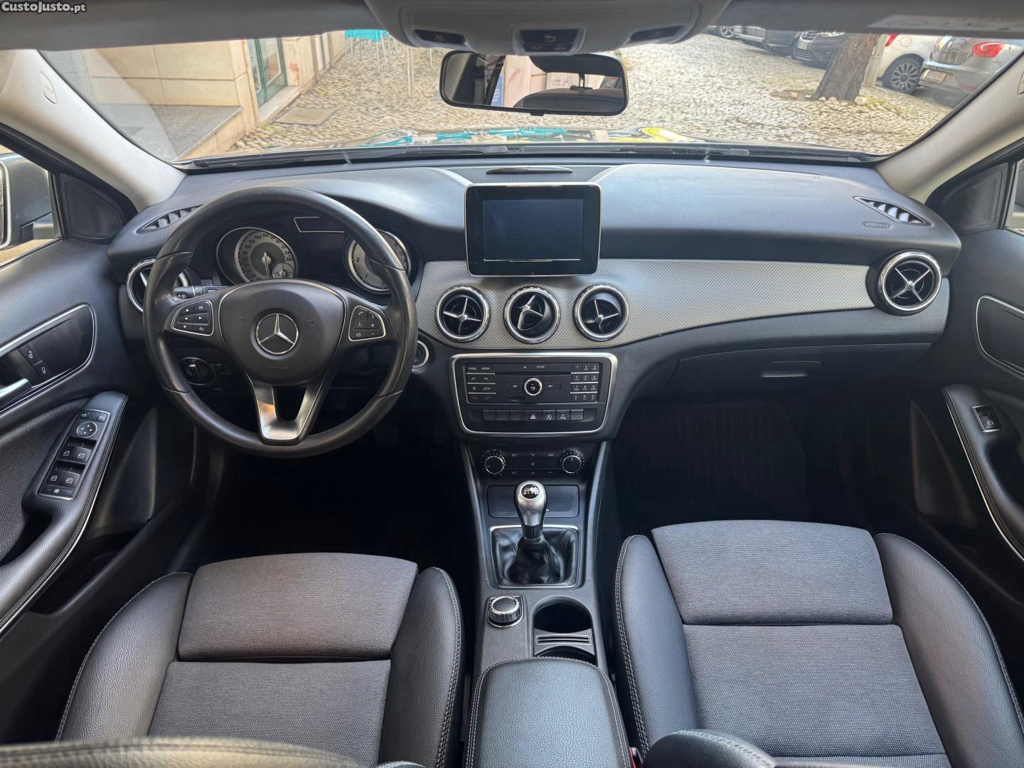 Mercedes-Benz GLA 180 d — fotografia 4