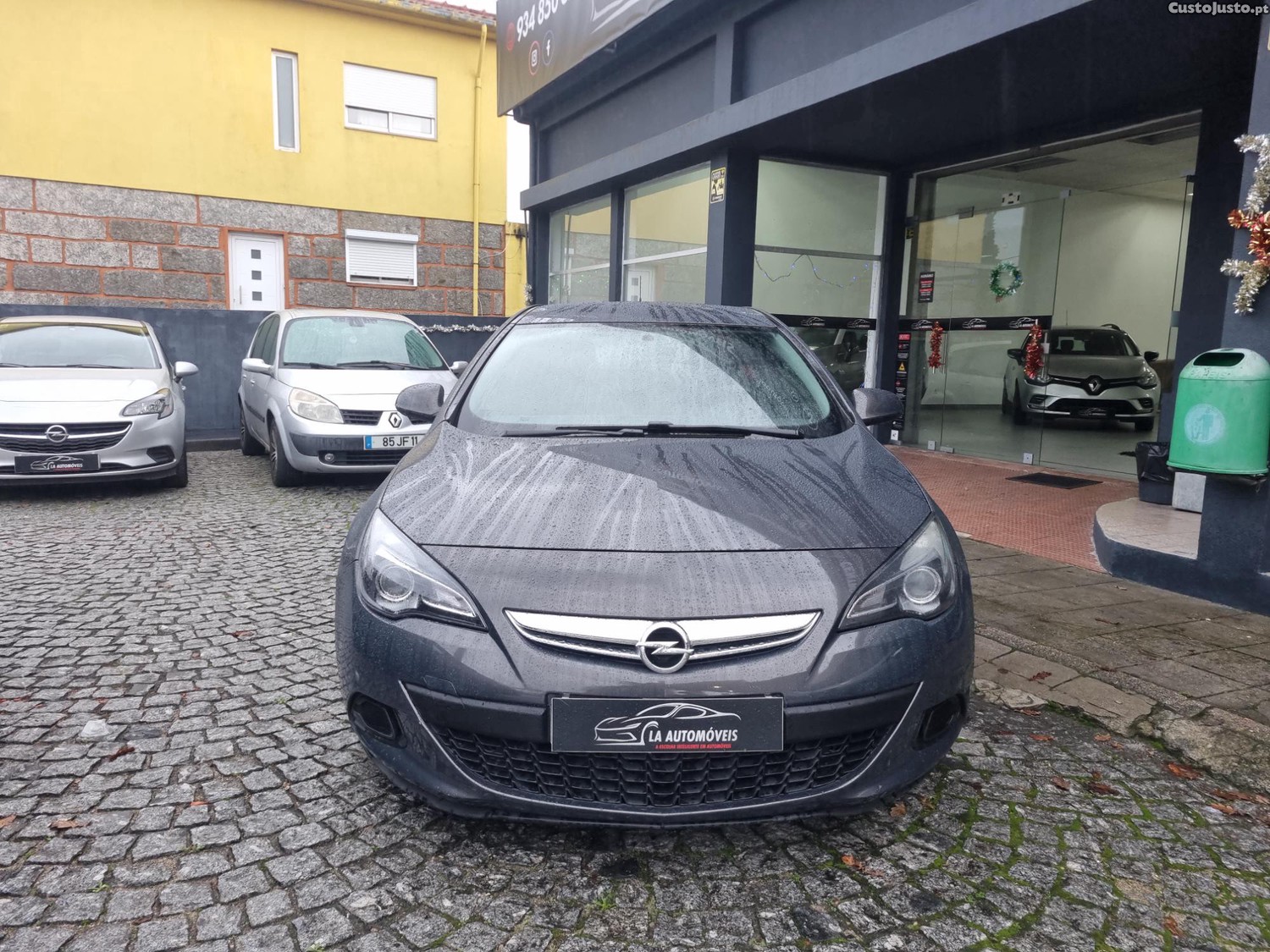Opel Astra GTC 1.7 CDTI 130CV — fotografia 14