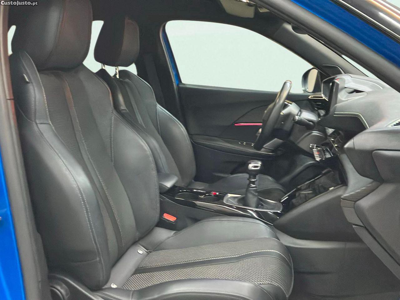 Peugeot 2008 1.2 PureTech GT — fotografia 8