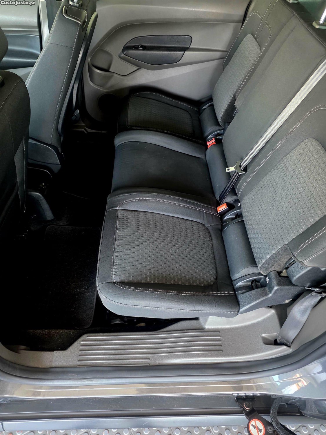 Ford Tourneo 1.5 tdci l2 7 Lugares — fotografia 3