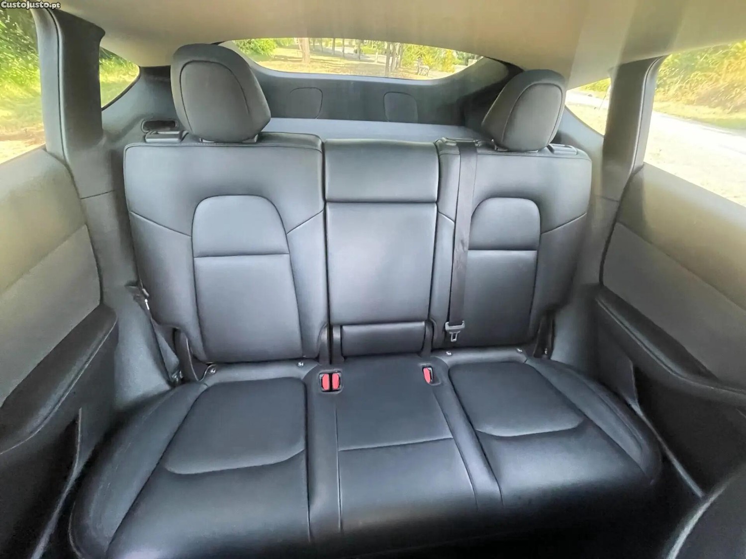 Tesla Model Y Long Range Dual Motor AWD — fotografia 2