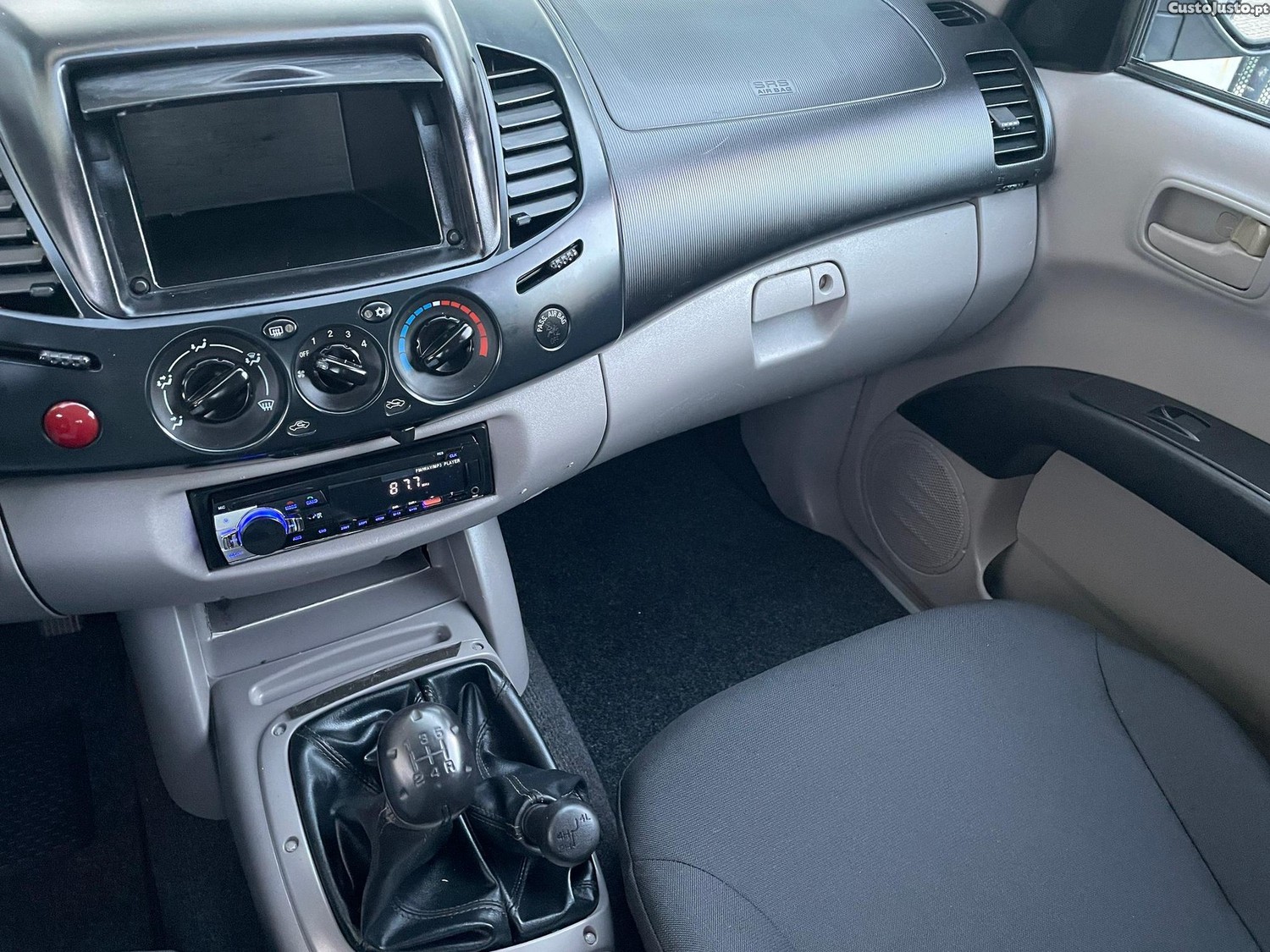 Mitsubishi L200 2.5 DI-D Club Invite 3L 4WD — fotografia 10