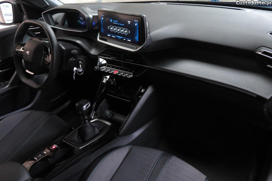 Peugeot 2008 1.2 PureTech Allure — fotografia 17