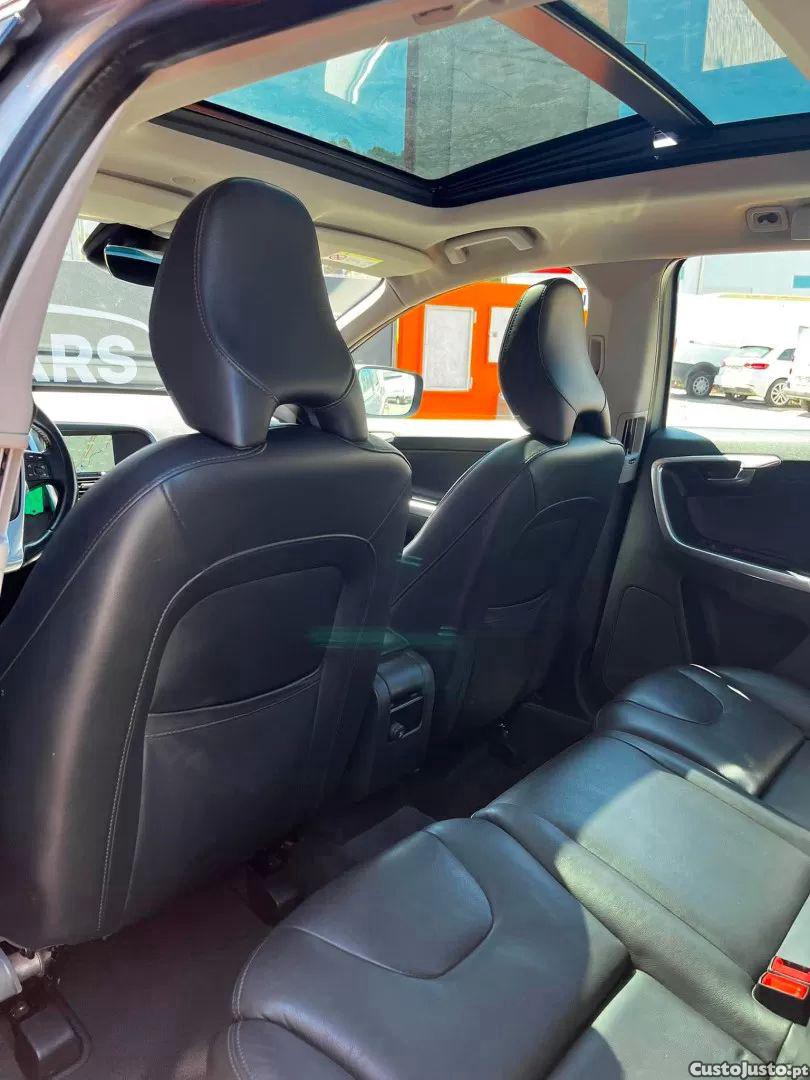Volvo XC 60 2.0 d4 momentum geartronic — fotografia 8