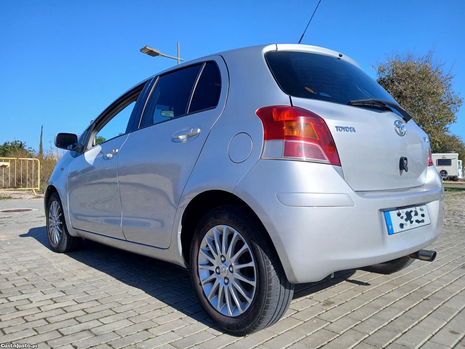 Toyota Yaris 1.3 VVTi Nacional Fiabilidade Caixa de 6 Velocidades — fotografia 7