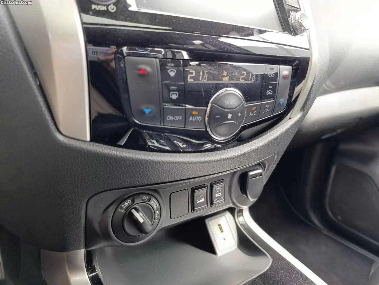 Nissan Navara 2.3 dci cd 4x4 tekna — fotografia 14