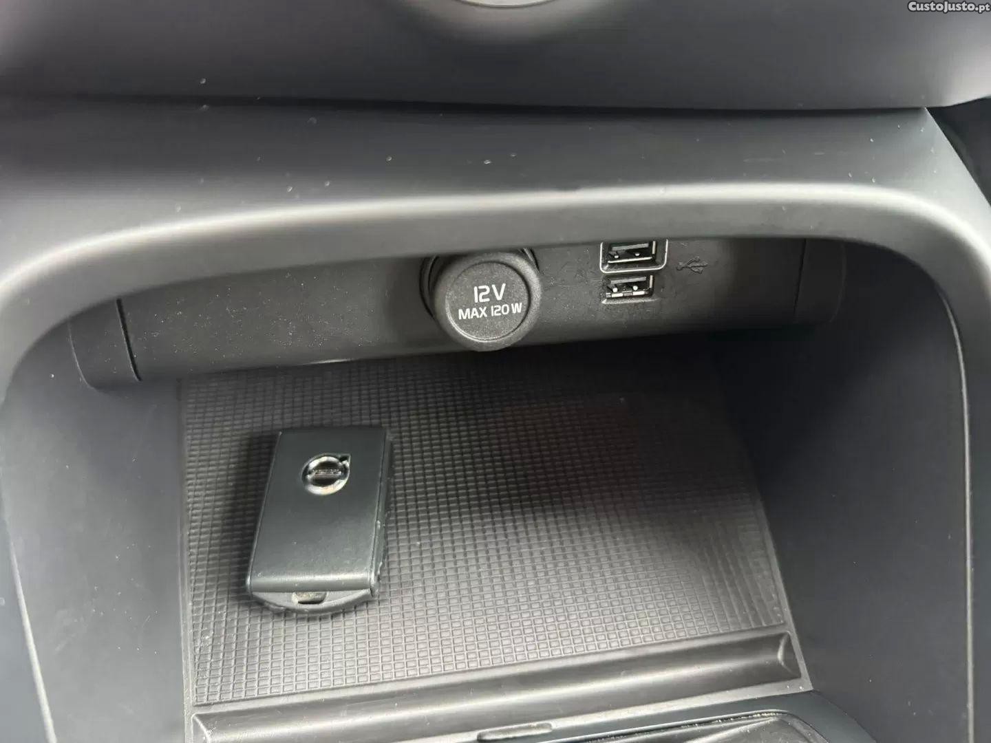 Volvo XC 40 2.0 d3 momentum core — fotografia 7