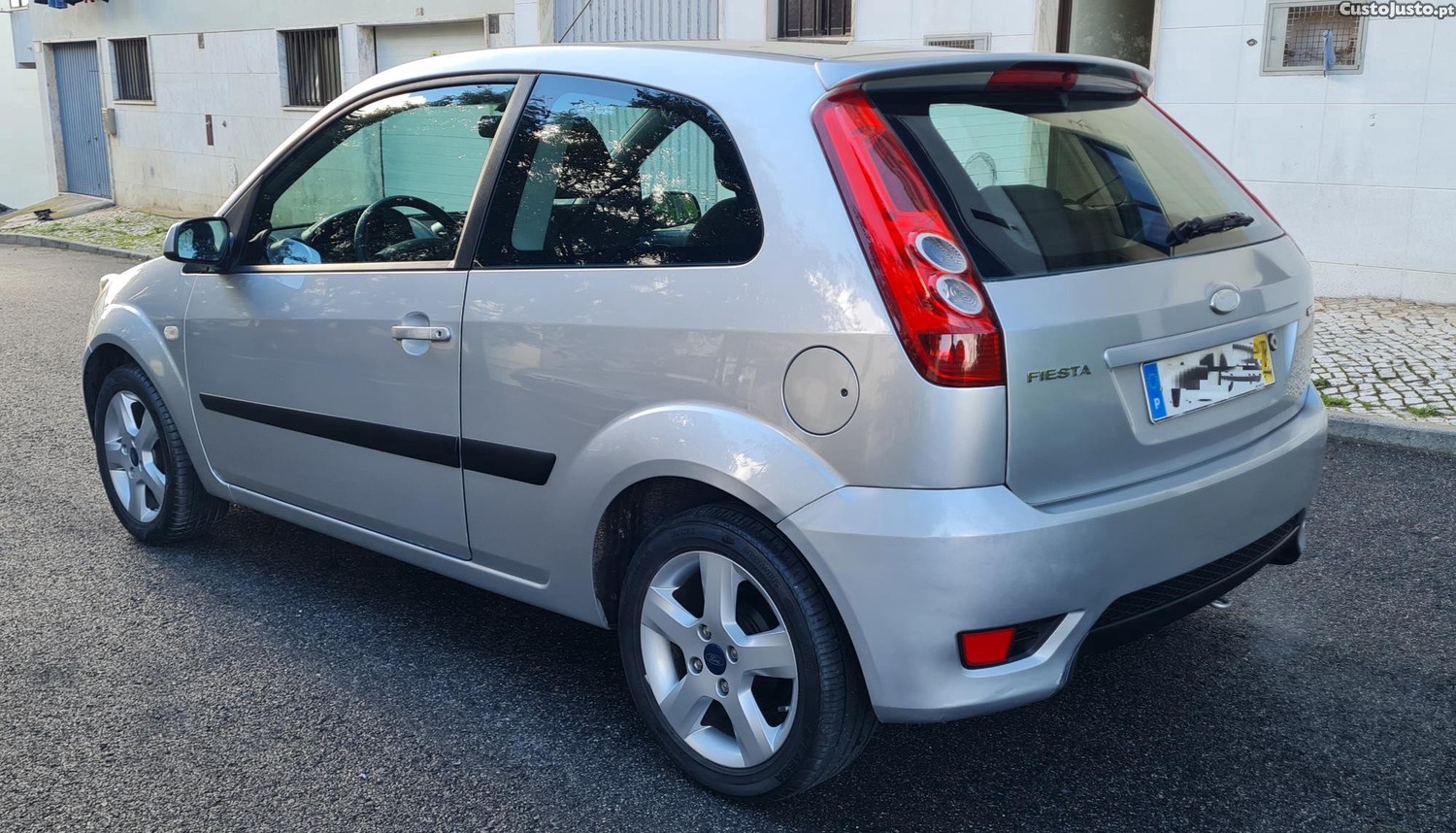 Ford Fiesta 1.4 Diesel, 5 Lugares/ Estimado — fotografia 10
