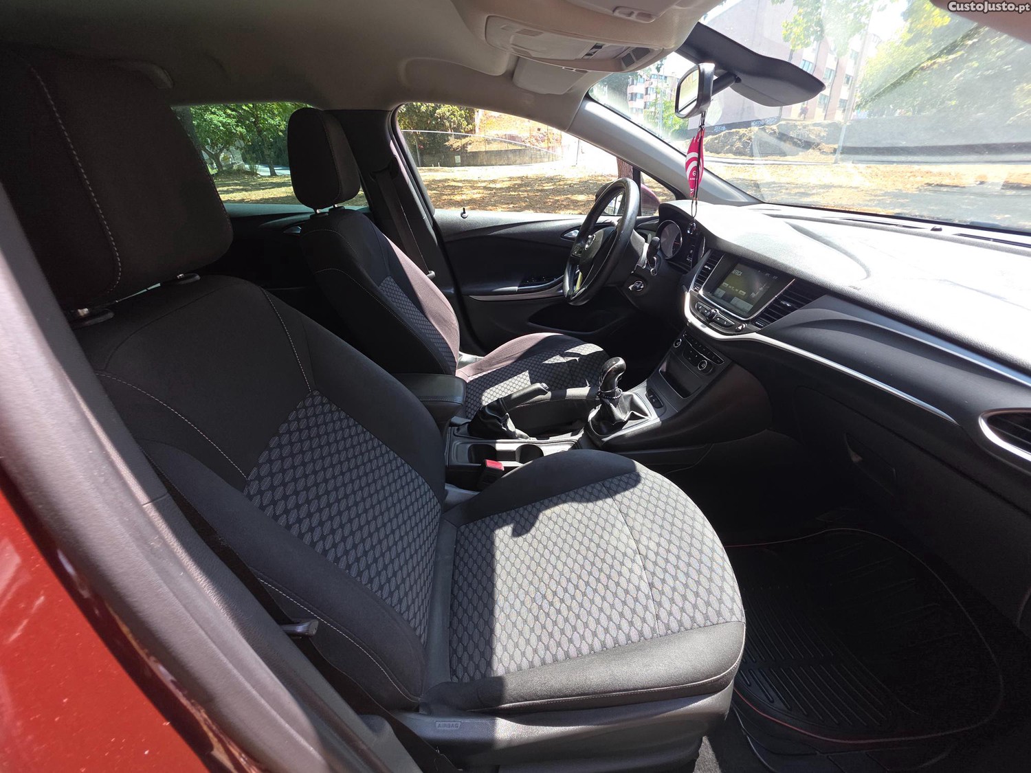 Opel Astra Sports Tourer 1.6 Cdti Edition impecável — fotografia 3