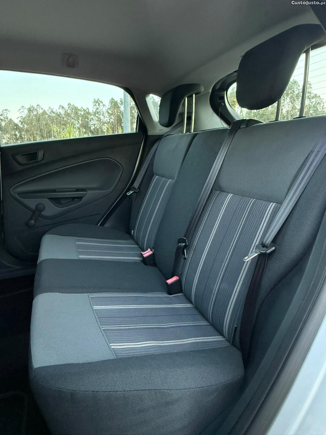 Ford Fiesta 1.25 Gasolina 82cv 5lugares 137.000KM — fotografia 3