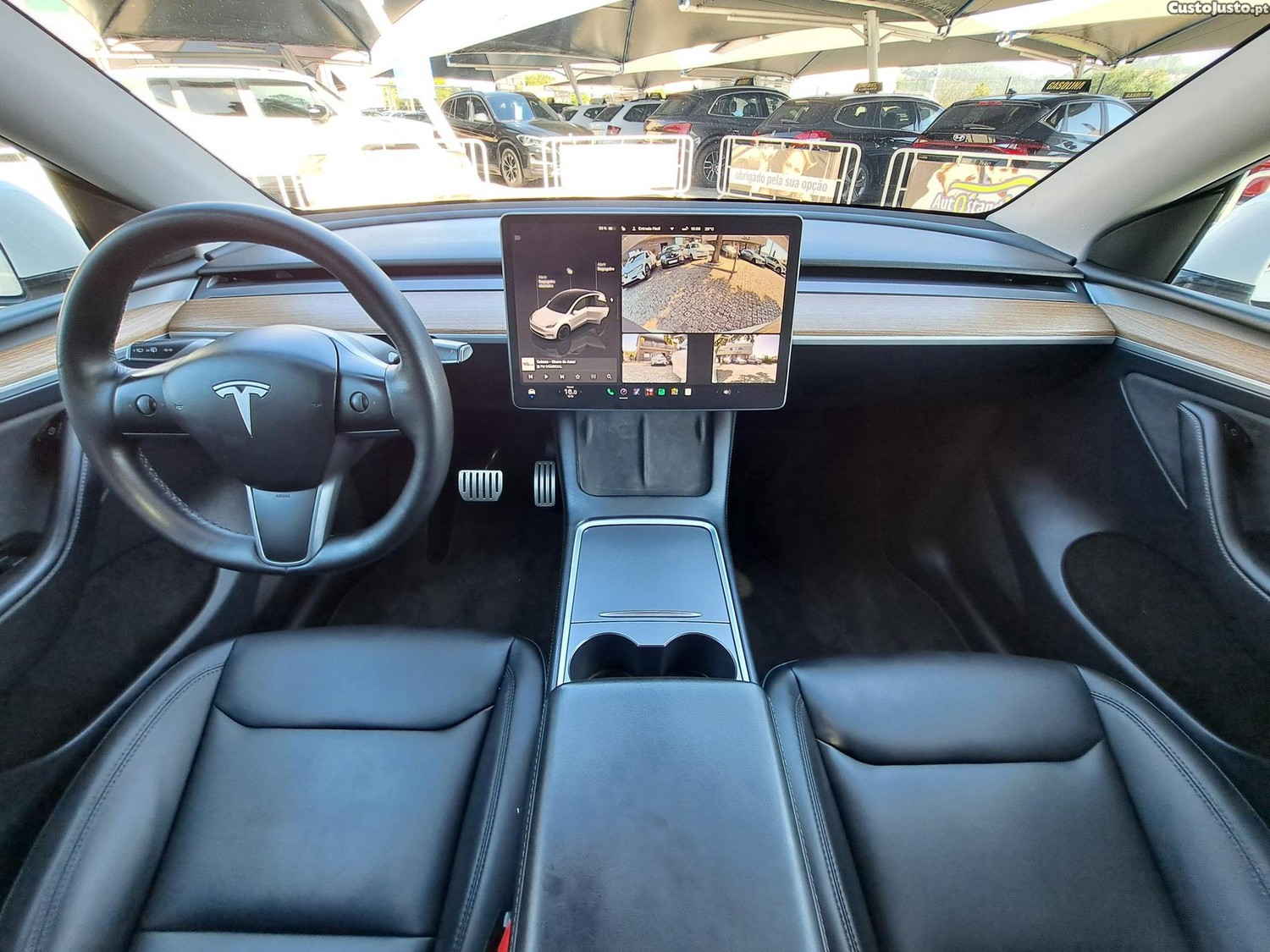 Tesla Model Y Performance Dual Motor — fotografia 14