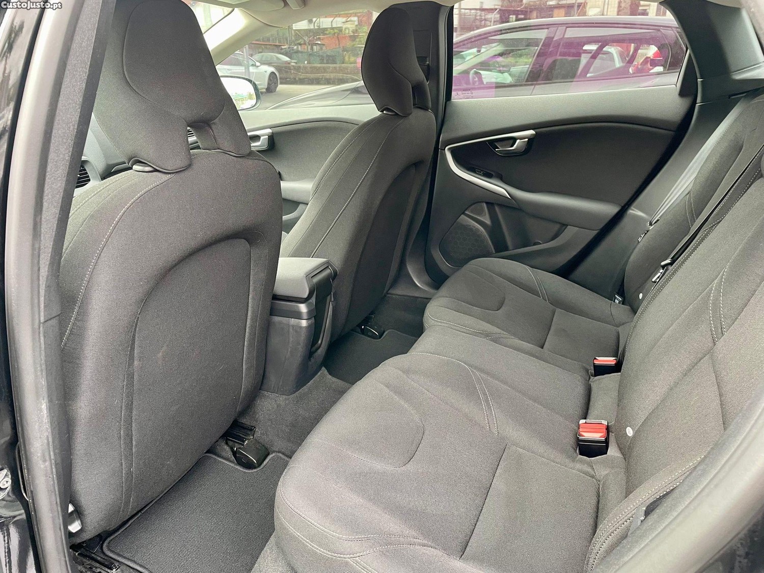 Volvo V40 2.0 D2 Kinetic Eco — fotografia 4