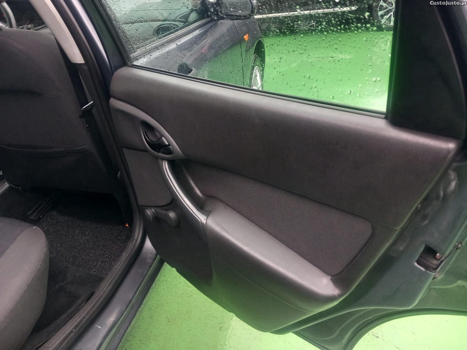 Ford Focus 1.4 Ambiente — fotografia 2
