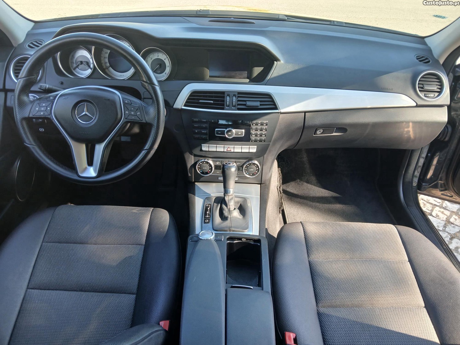Mercedes-Benz C 220 CDi Avantgarde Automática — fotografia 4