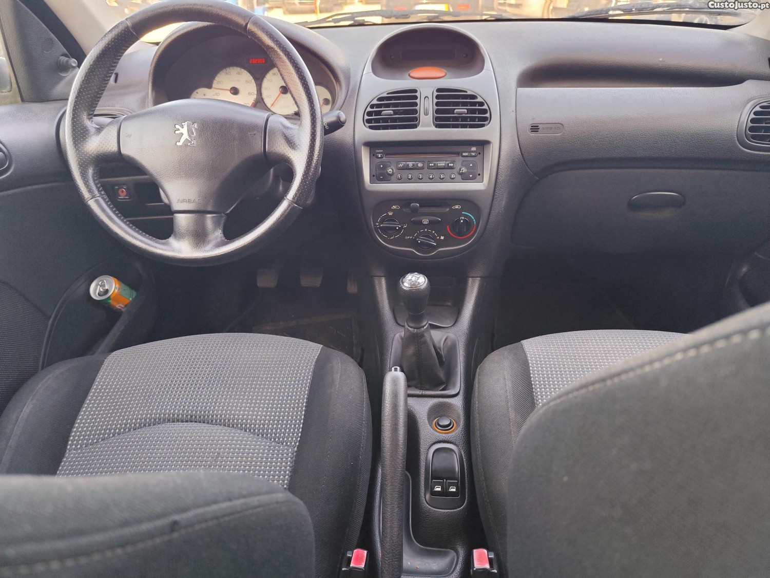 Peugeot 206 1.1 — fotografia 2