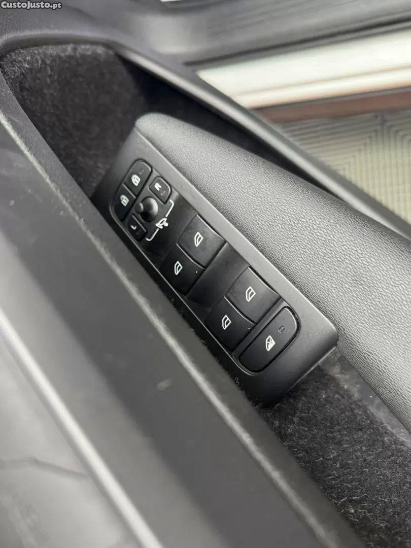 Volvo XC 40 2.0 d3 momentum core — fotografia 6