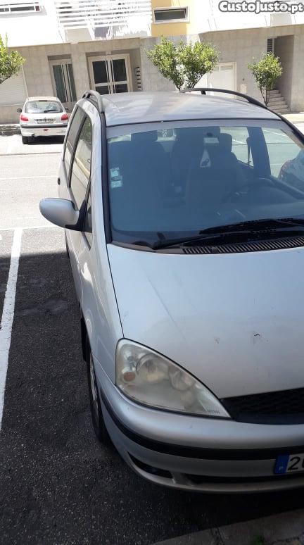 Ford Galaxy Ghia — photo 4