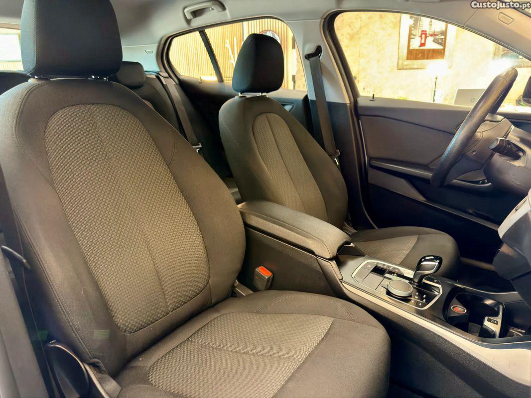 BMW 116 d Advantage Auto — fotografia 2