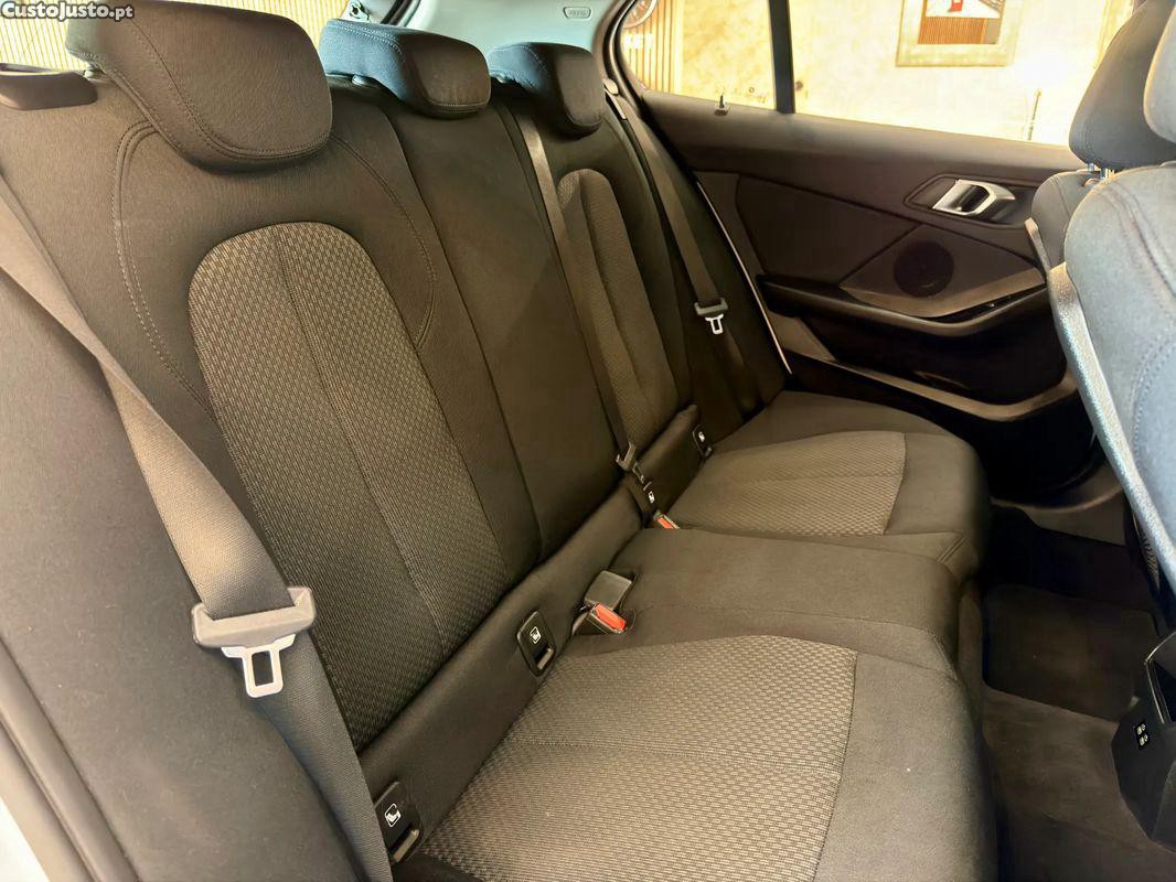 BMW 116 d Advantage Auto — fotografia 8