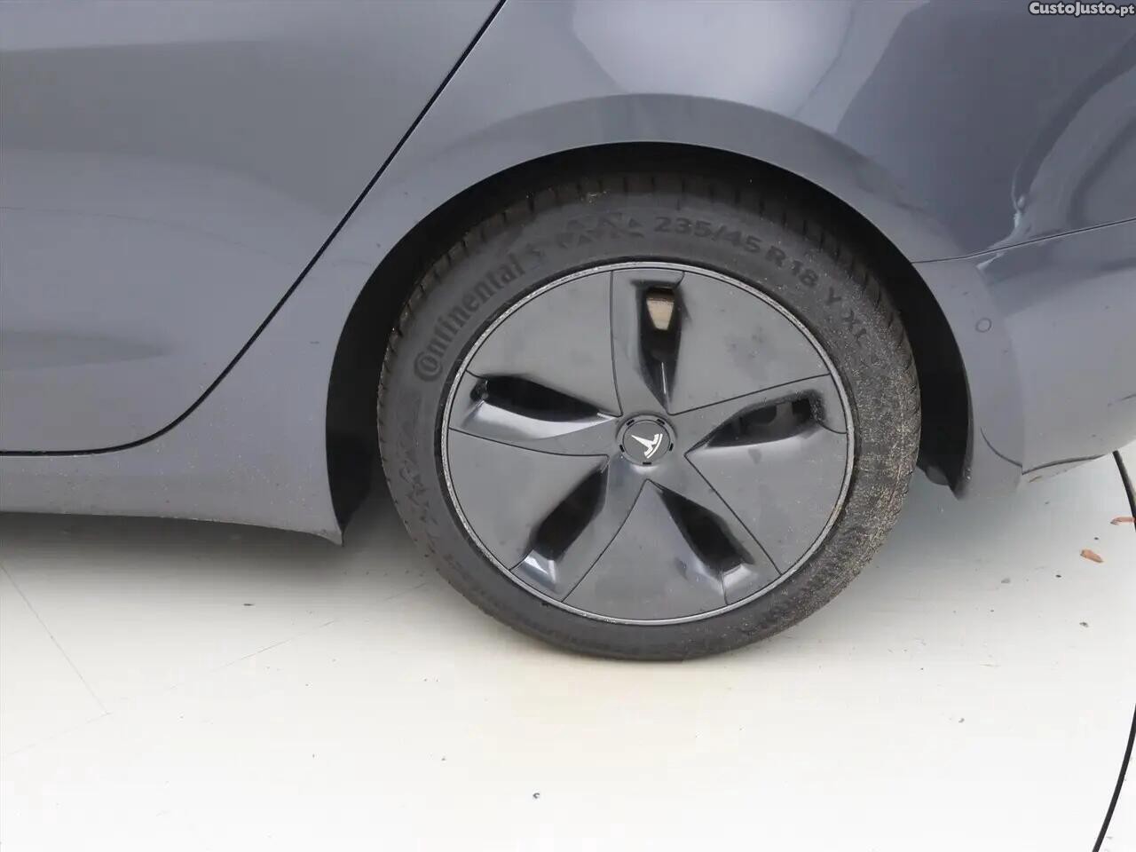 Tesla Model 3 Standard Range Plus RWD — fotografia 9