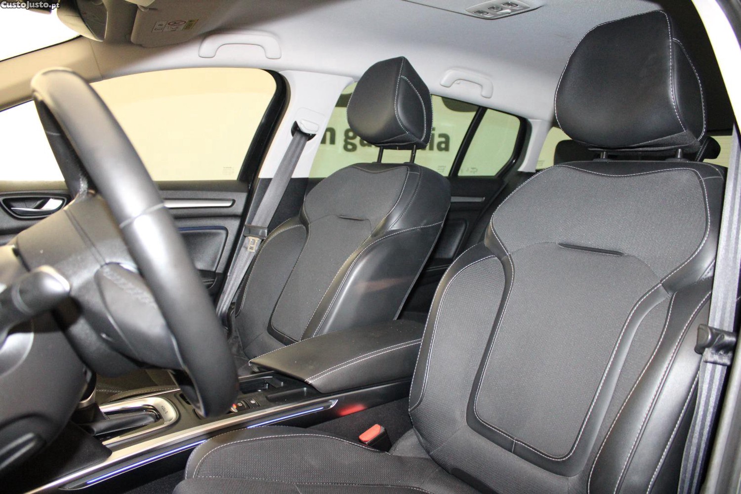 Renault Mégane GRANTOUR E-TECH 1.6 PLUG-IN (AUTO) — fotografia 14