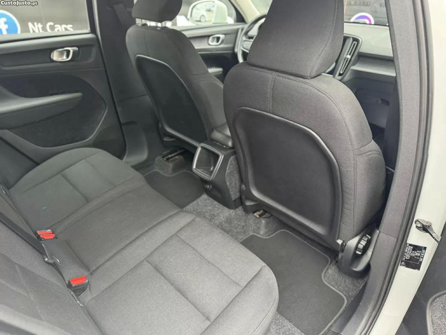 Volvo XC 40 2.0 d3 momentum core — fotografia 5