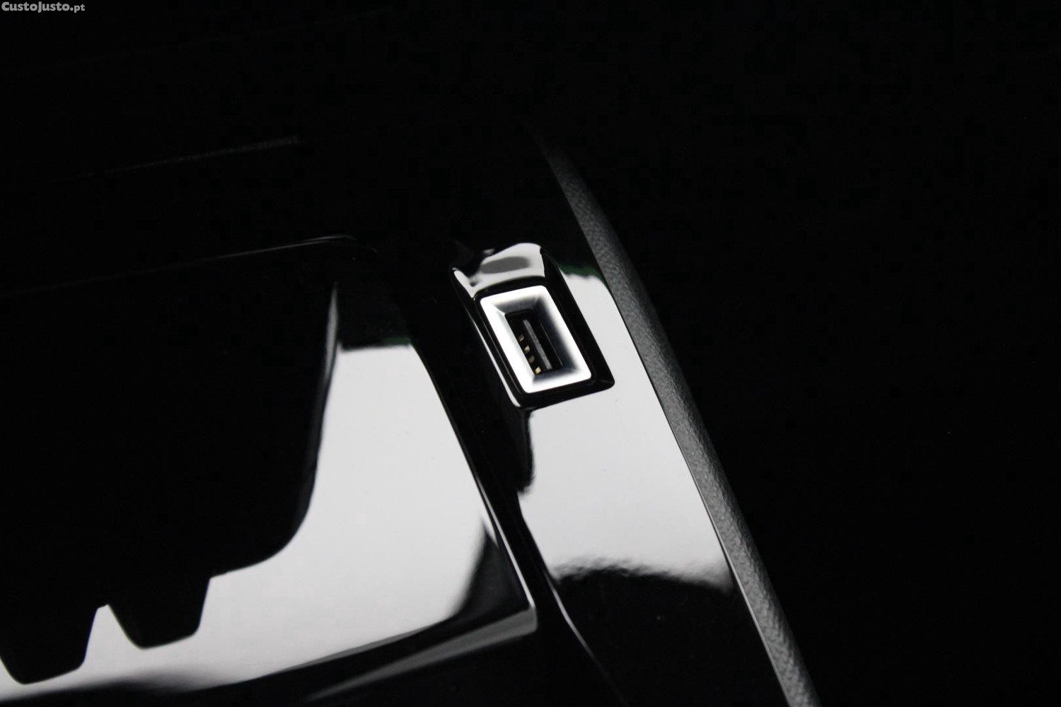 Peugeot 208 1.5 BlueHDI GT — fotografia 15