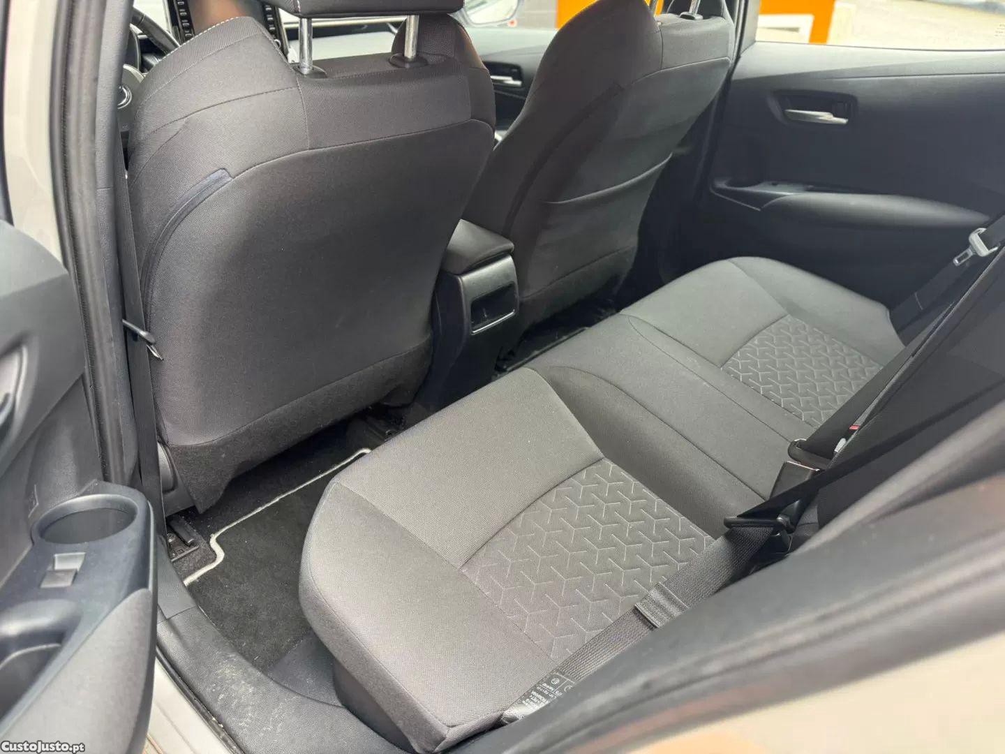 Toyota Corolla 1.8 hybrid comfort — fotografia 3