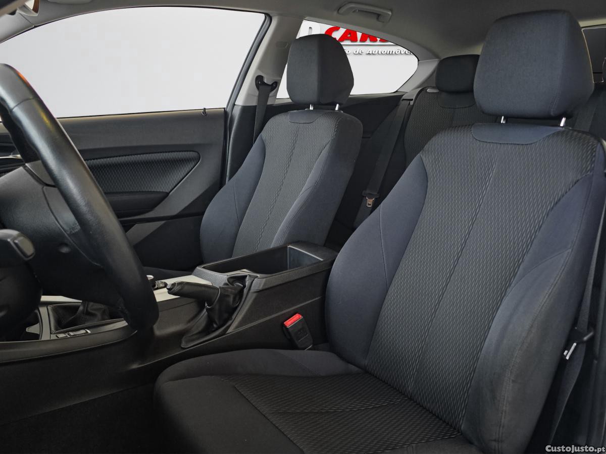 BMW 114 i — fotografia 17
