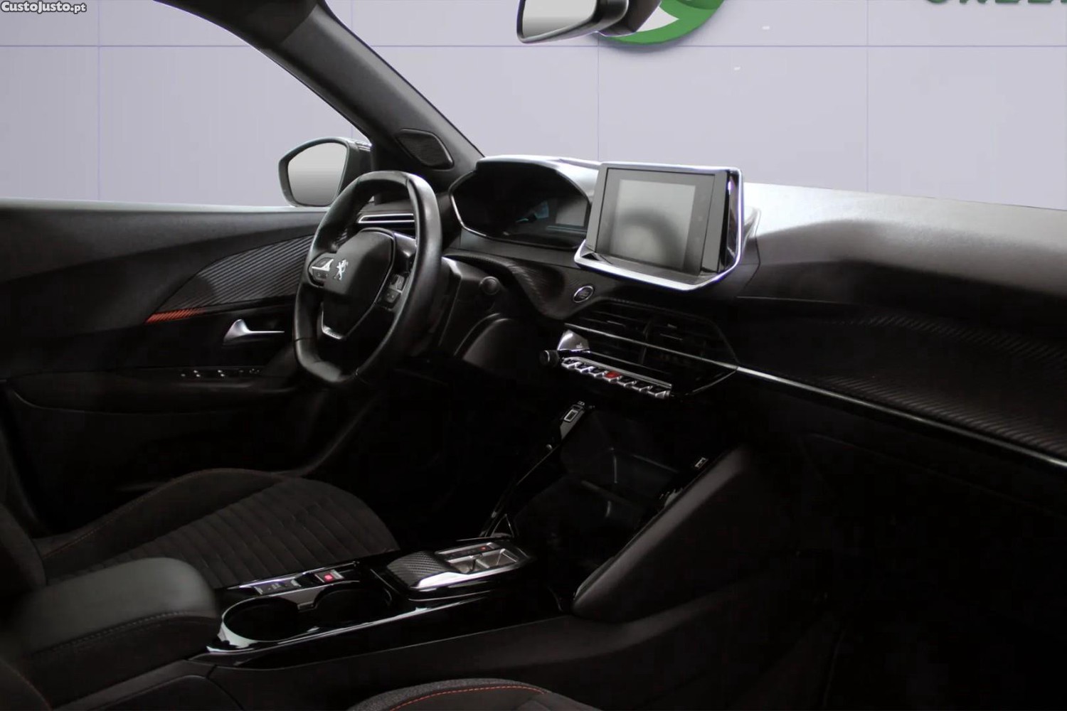 Peugeot e-2008 50 kWh Active Pack — fotografia 7