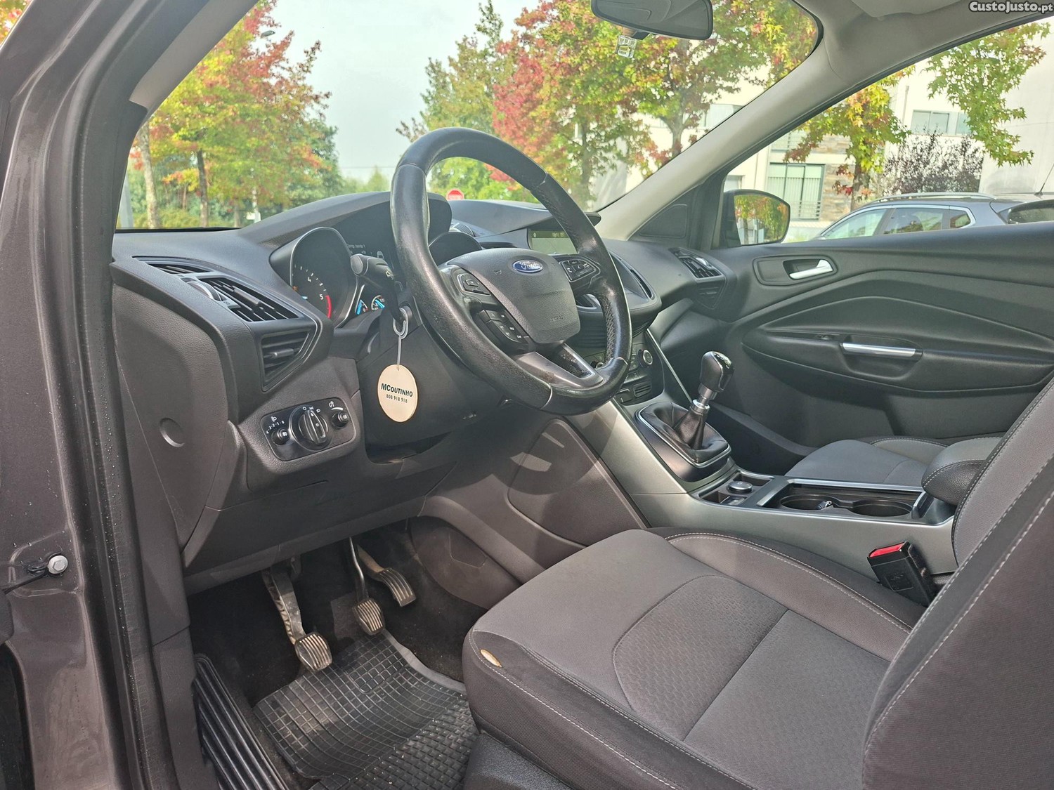 Ford Kuga 1.5 Tdci — photo 3