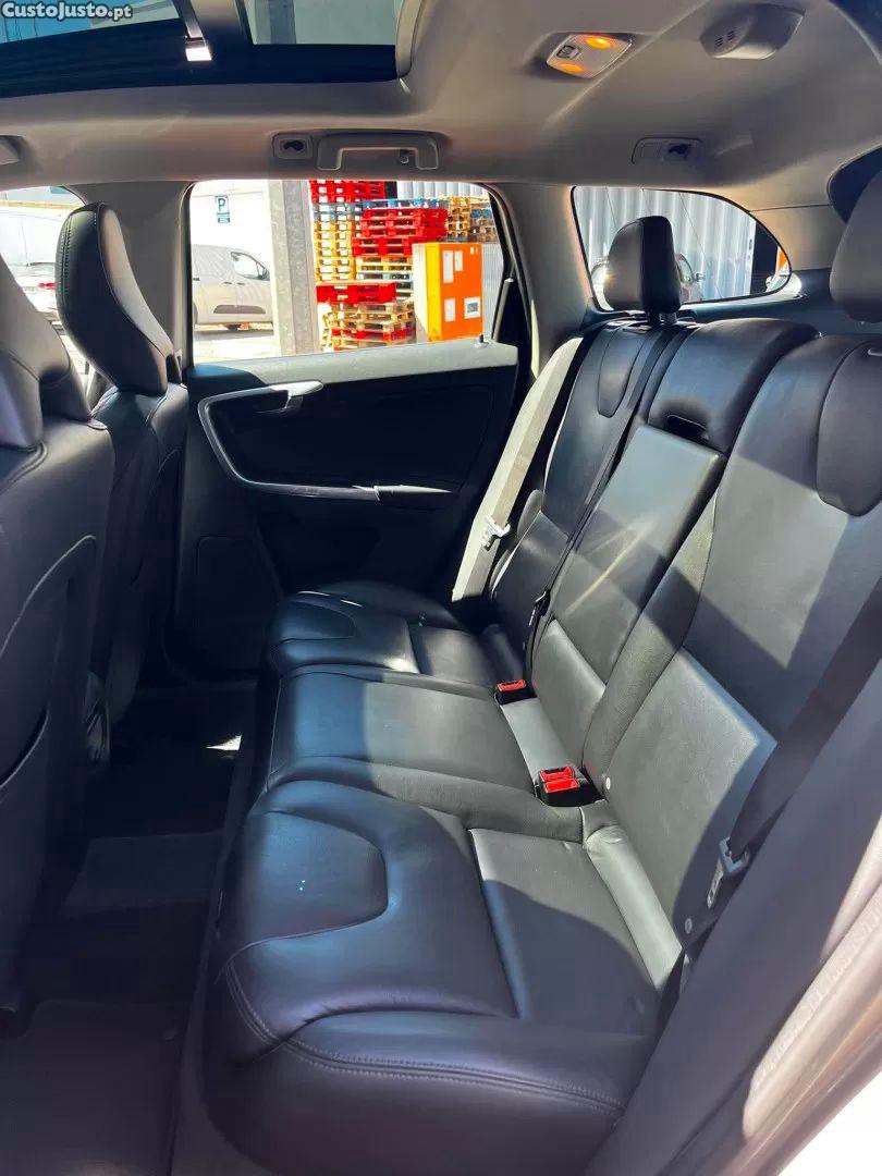 Volvo XC 60 2.0 d4 momentum geartronic — fotografia 9