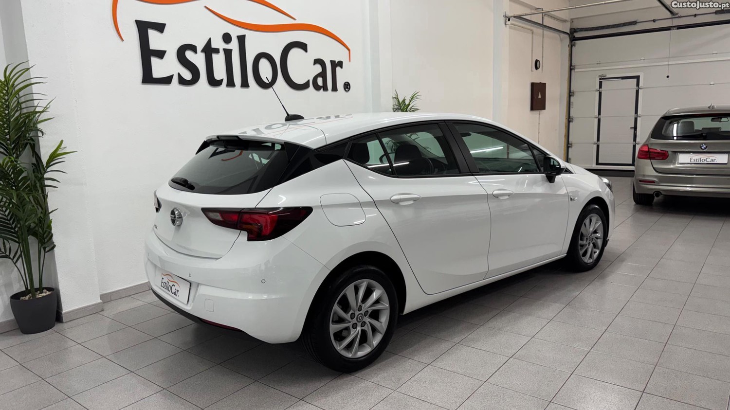 Opel Astra 1.5 D DESIGN TECH S/S — fotografia 8