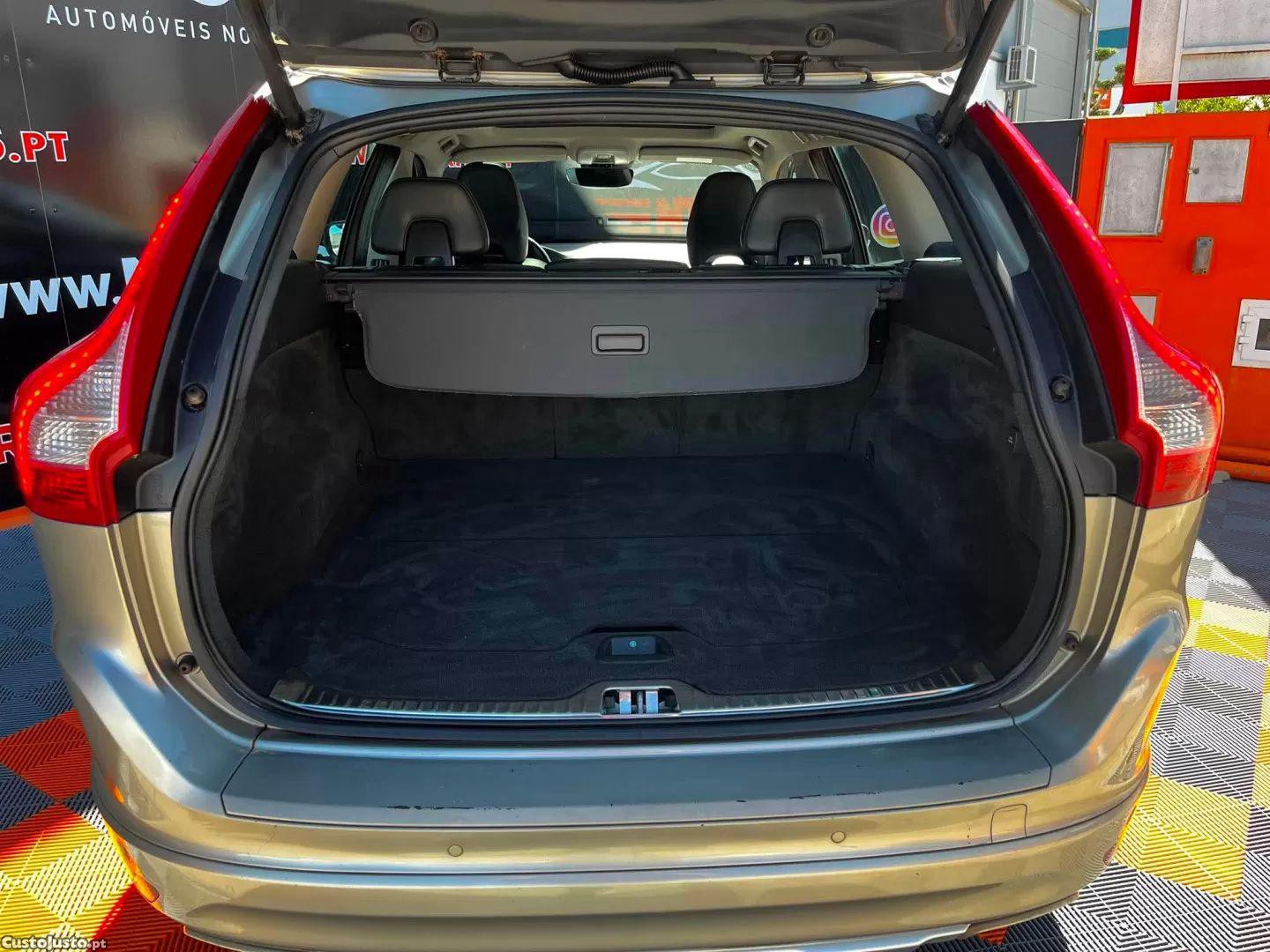 Volvo XC 60 2.0 d4 momentum geartronic — fotografia 2