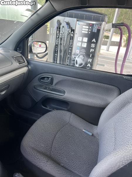Renault Clio clio — fotografia 4