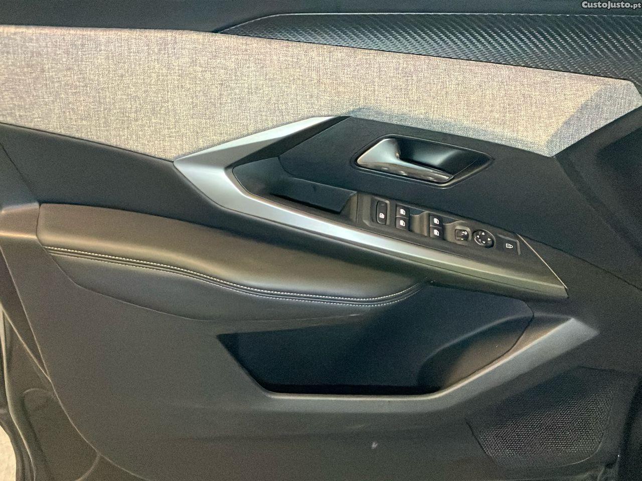 Peugeot 3008 1.2 Hybrid Allure e-DCS6 — fotografia 4